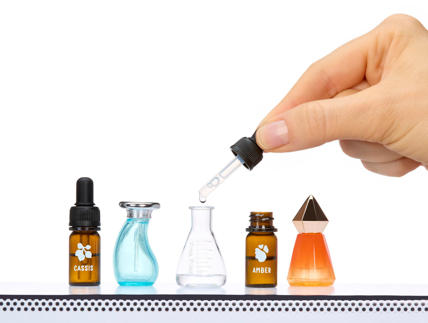 MGA's Miniverse - Make It Mini Fragrances Mini Collectibles, Mystery Blind Packaging, DIY, Real Cosmetic Products, Perfume, Amber, Woodsy, Fruity, Floral, Fresh Scents, Non Toxic, Collectors, 8+