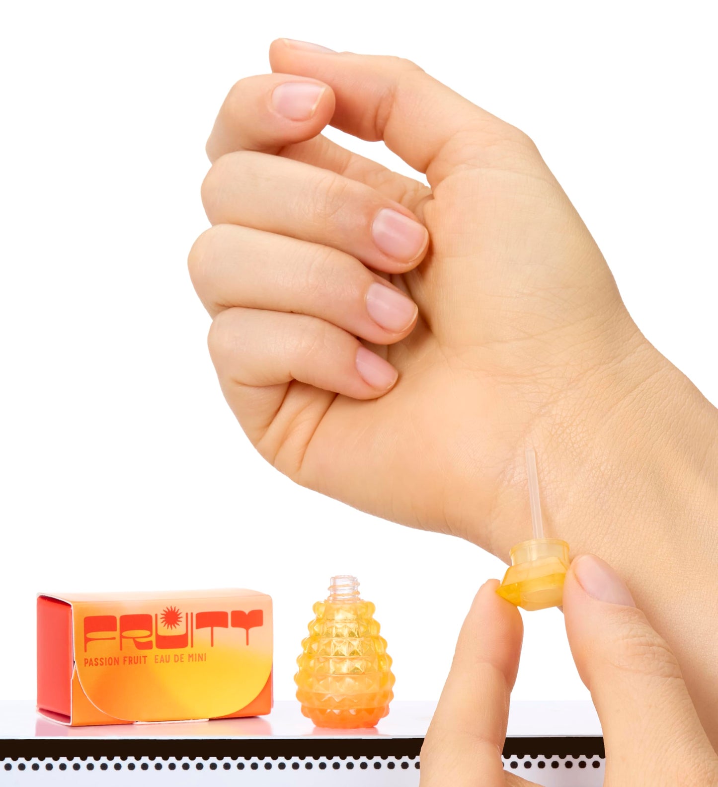 MGA's Miniverse - Make It Mini Fragrances Mini Collectibles, Mystery Blind Packaging, DIY, Real Cosmetic Products, Perfume, Amber, Woodsy, Fruity, Floral, Fresh Scents, Non Toxic, Collectors, 8+