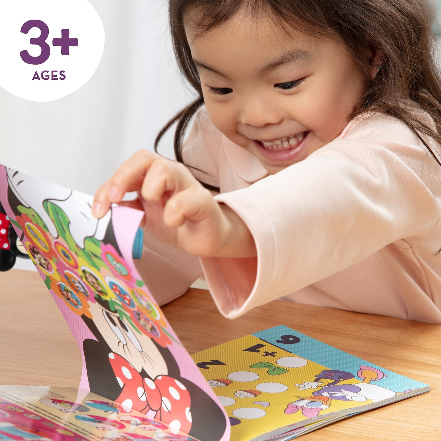 Minnie Mouse Sticker Wow! 24-Page Activity Pad and Sticker Stamper