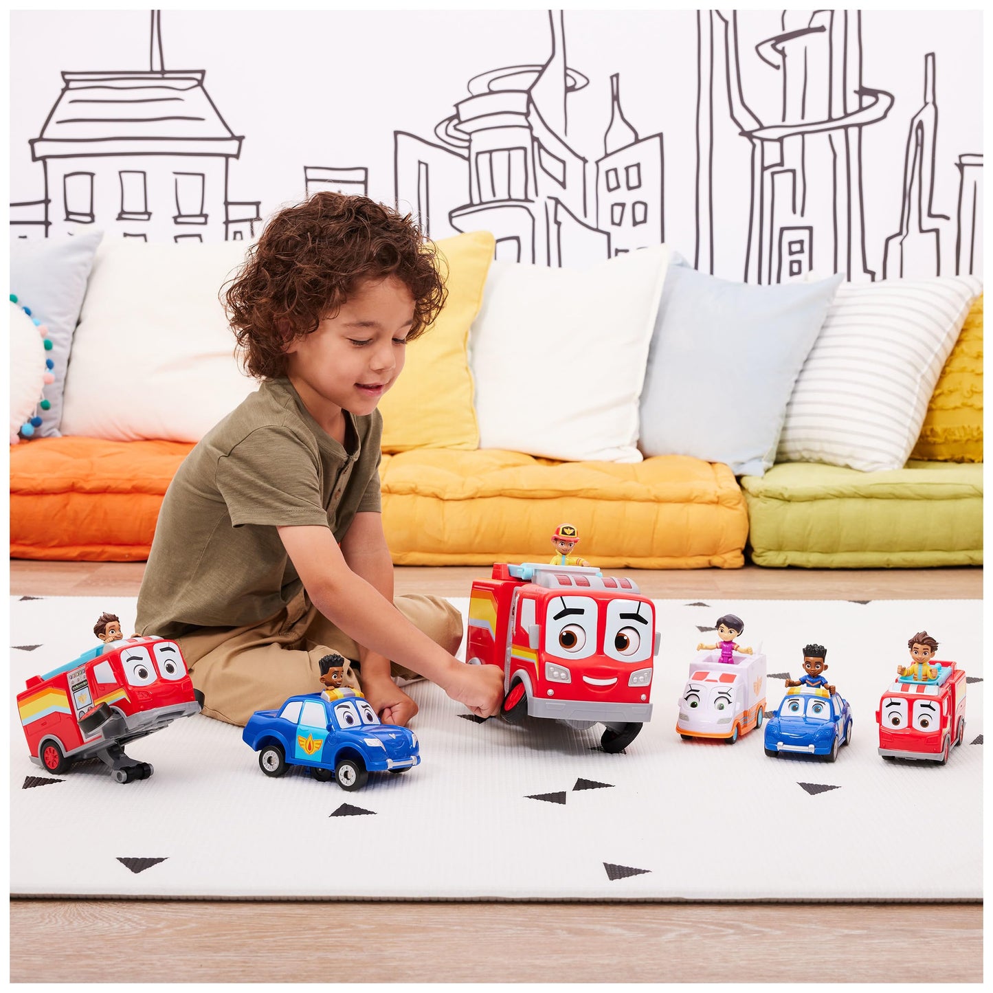 Disney Junior Firebuds, Bo & Flash Rescue Adventure Fire Truck with VROOMLINK, Lights, Sounds, Movements Kids Toys for Boys and Girls Ages 3+