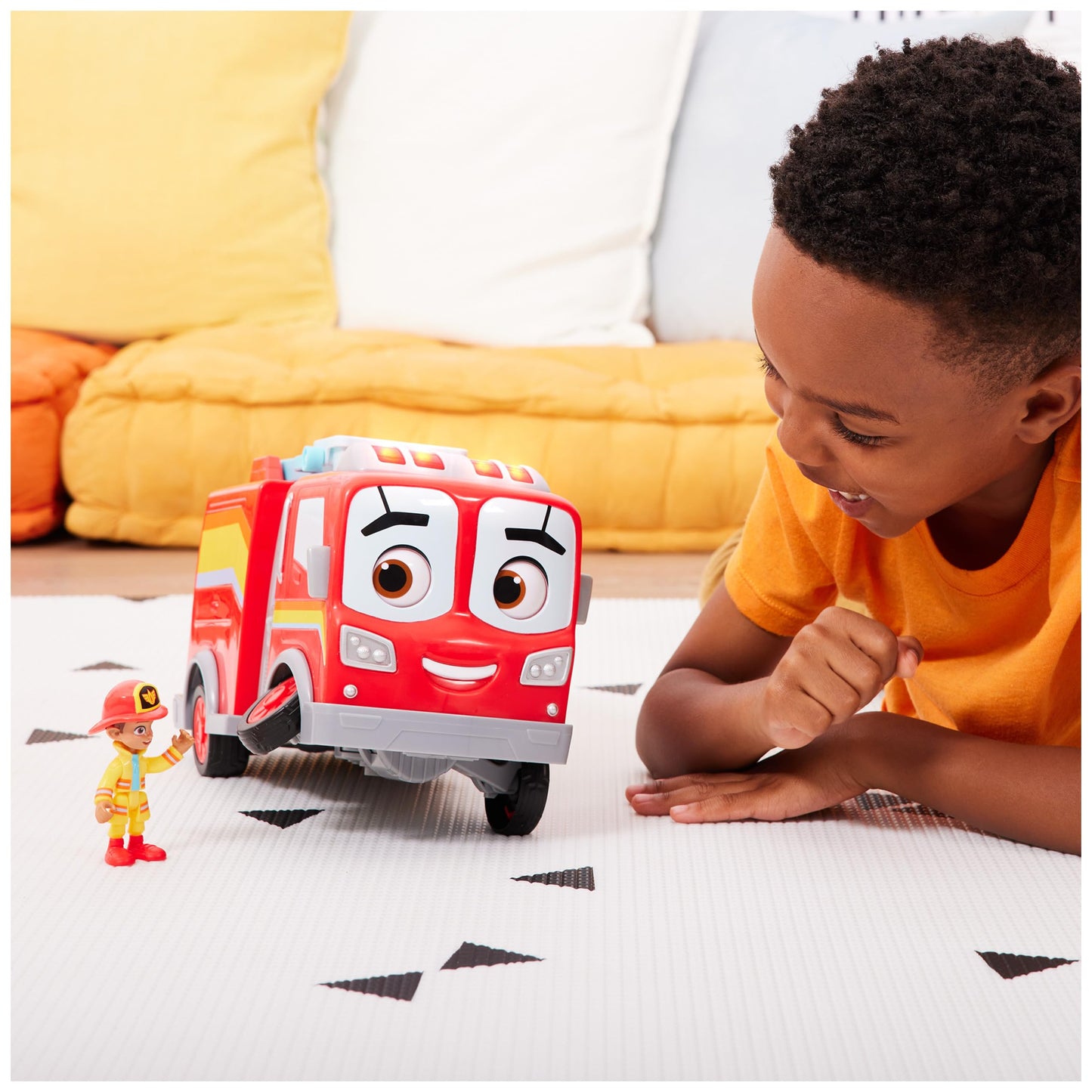 Disney Junior Firebuds, Bo & Flash Rescue Adventure Fire Truck with VROOMLINK, Lights, Sounds, Movements Kids Toys for Boys and Girls Ages 3+