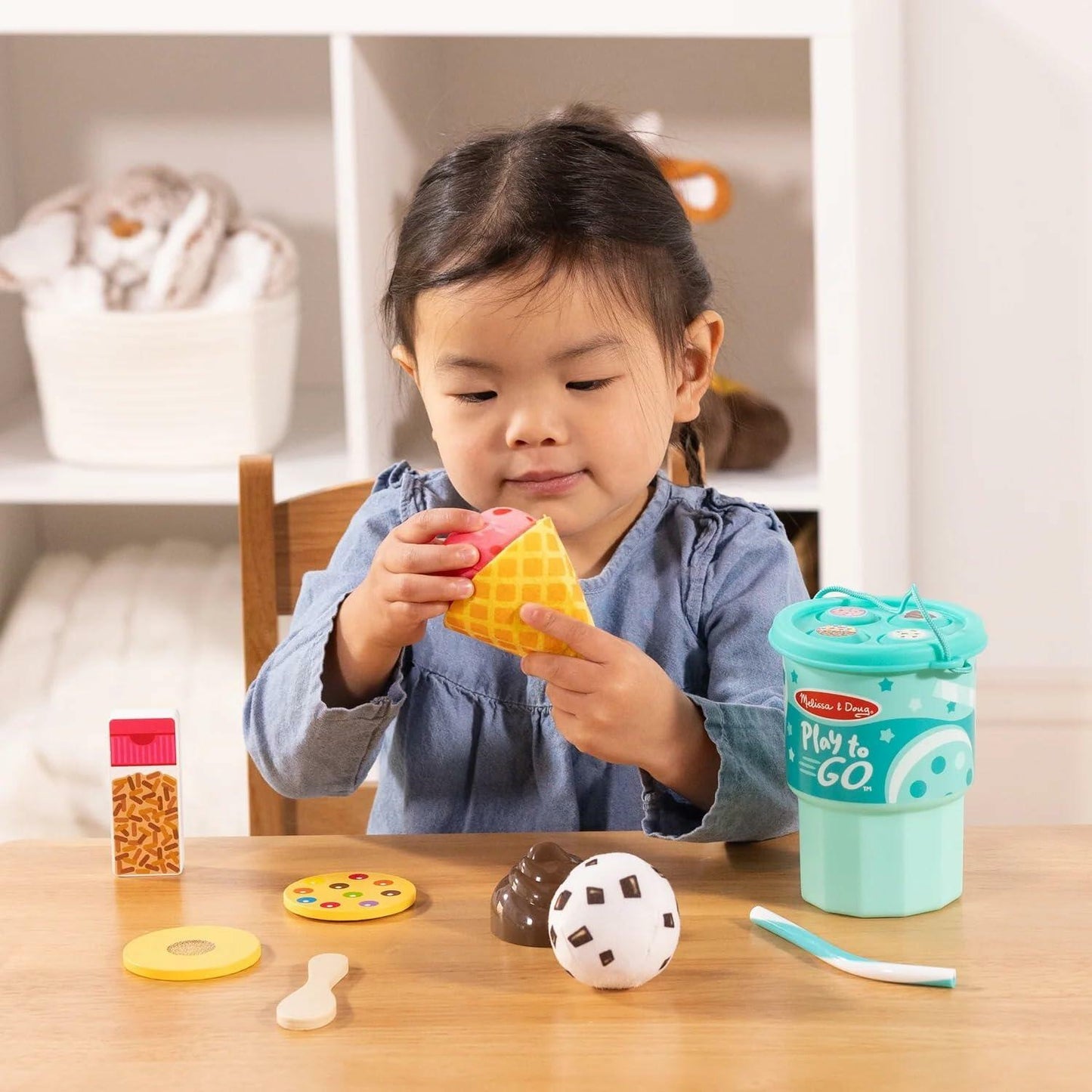 Melissa & Doug Play to Go Ice Cream Play Set