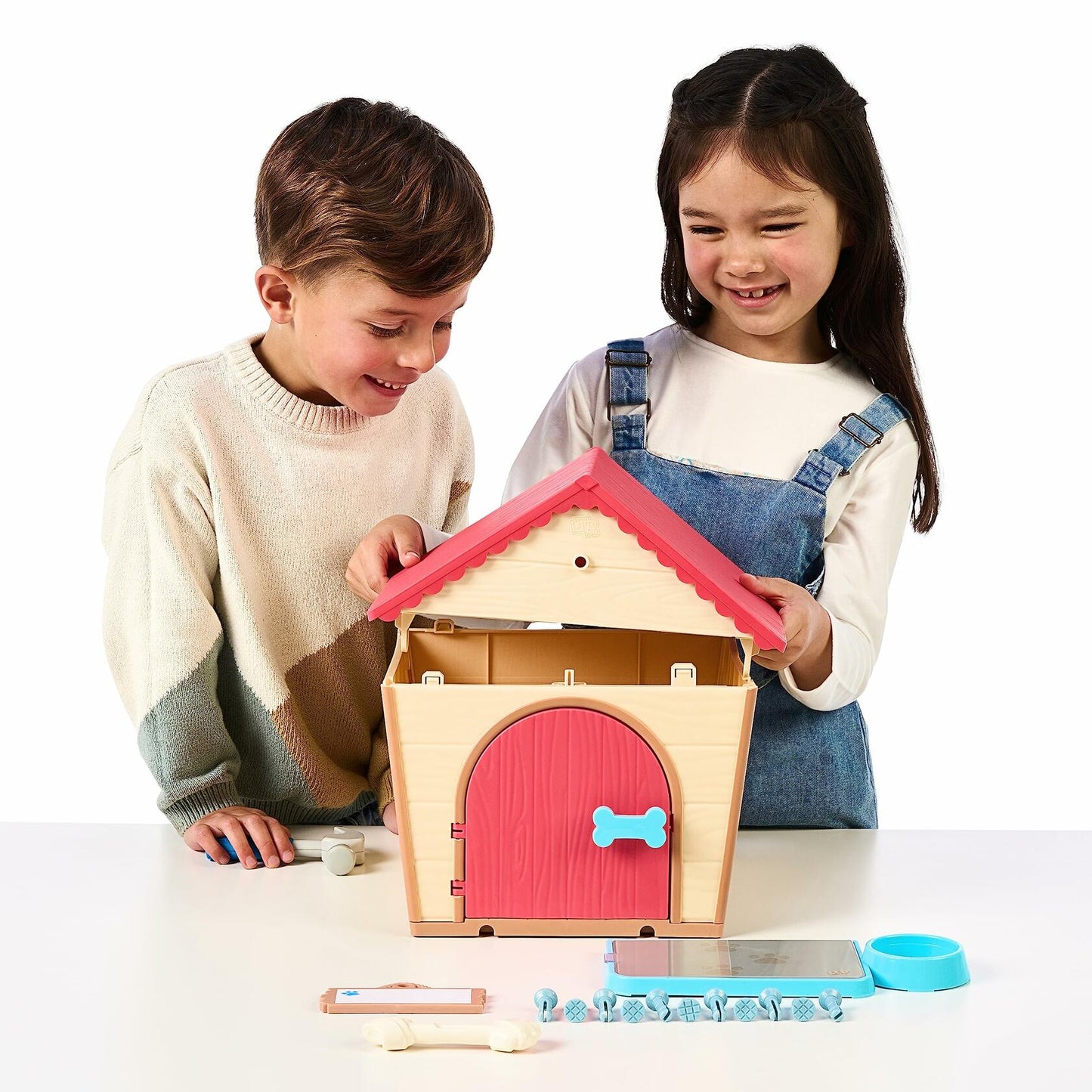 Little Live Pets My Puppy's Home Interactive Puppy and Kennel, 25+ Sounds and Reactions, Ages 5+