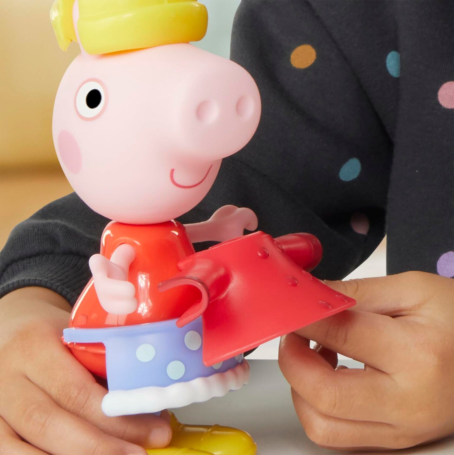 Peppa Pig Toys Peppa Pig Dress-Up 6 Figure with 6 Fashion Accessories, Preschool Toys, 3+
